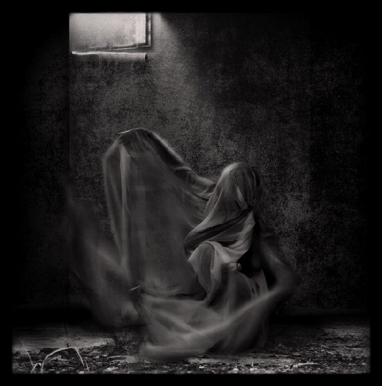Andreea Anghel, surreal reflections of darkness