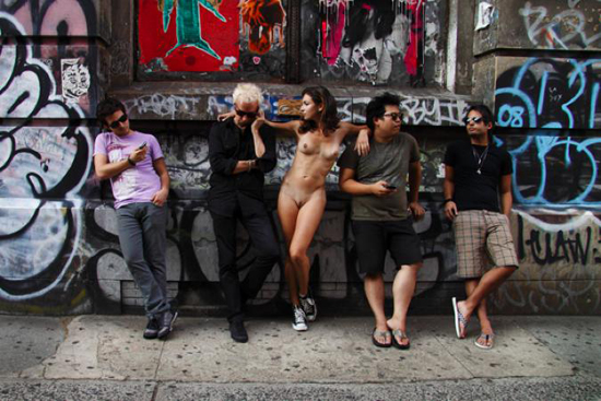 Nue York: self-portraits of a bare urban citizen, project by Erica Simone Nue York: self-portraits of a bare urban citizen, project by Erica Simone
