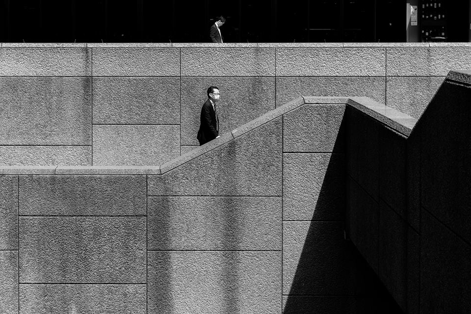 Quiet Tokyo, minimal streetphotography by Hiroharu Matsumoto