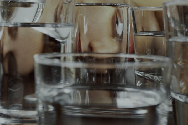 Glass and water, photography by Marta Bevacqua