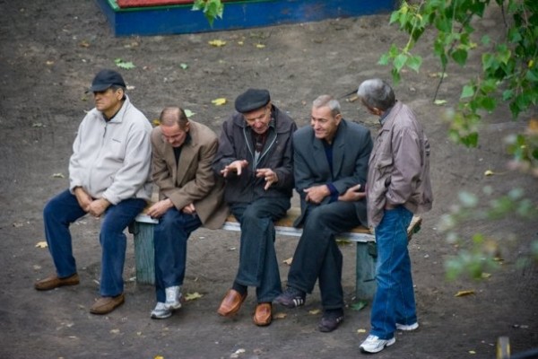 On the Bench, photography by Yevgeniy Kotenko