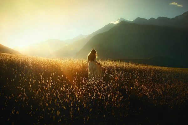 TJ Drysdale, Mesmerizing fairytale photos of women in natural landscapes
