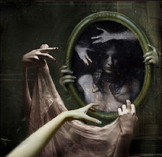 Andreea Anghel, surreal reflections of darkness