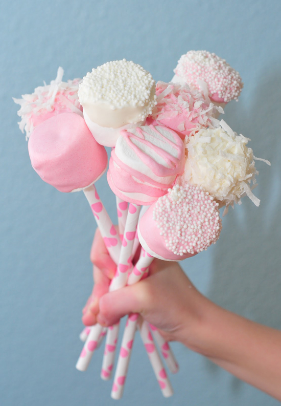 Marshmallow Pops, cute ideas for Valentine’s Day - Marshmallows-Gift