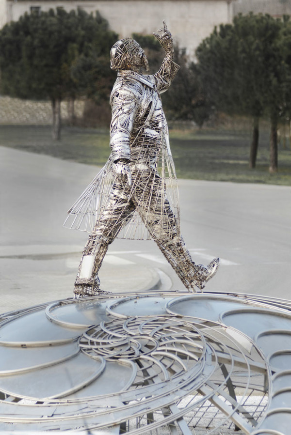 Figurative sculptures welded from steel scraps by Jordi Diez Fernandez