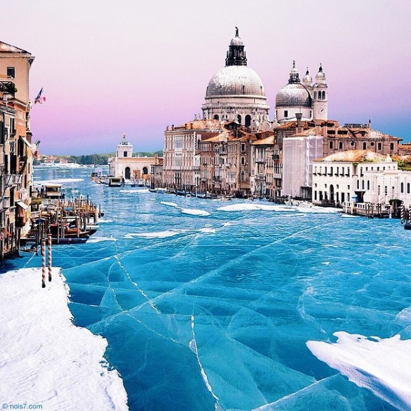 Surreal photos of a frozen Venice by Robert Jahns