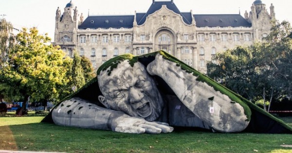 Feltépve, gigantic sculpture by Ervin Loránth Hervé