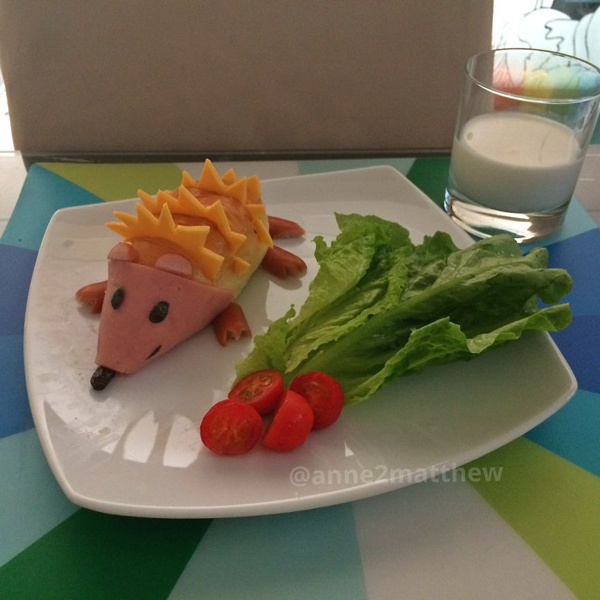 Mother of 4 wakes up early to make creative breakfasts for her kids