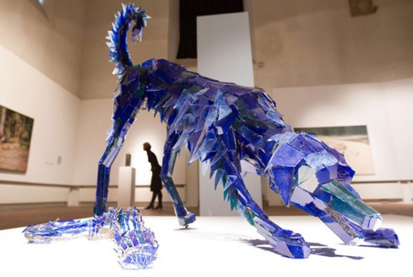 Lifelike animals formed from shattered glass by Marta Klonowska