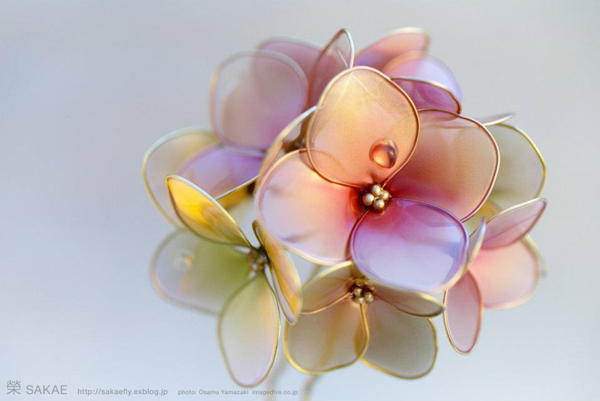 Exquisite floral hair ornaments handcrafted from resin by Sakae