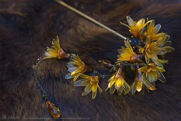 Exquisite floral hair ornaments handcrafted from resin by Sakae