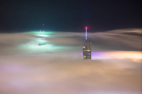 Peter Tsai: clouds and fog on skyscrapers in Chicago