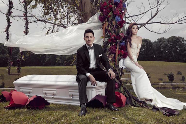 Undertaker couple take coffin-themed wedding photos