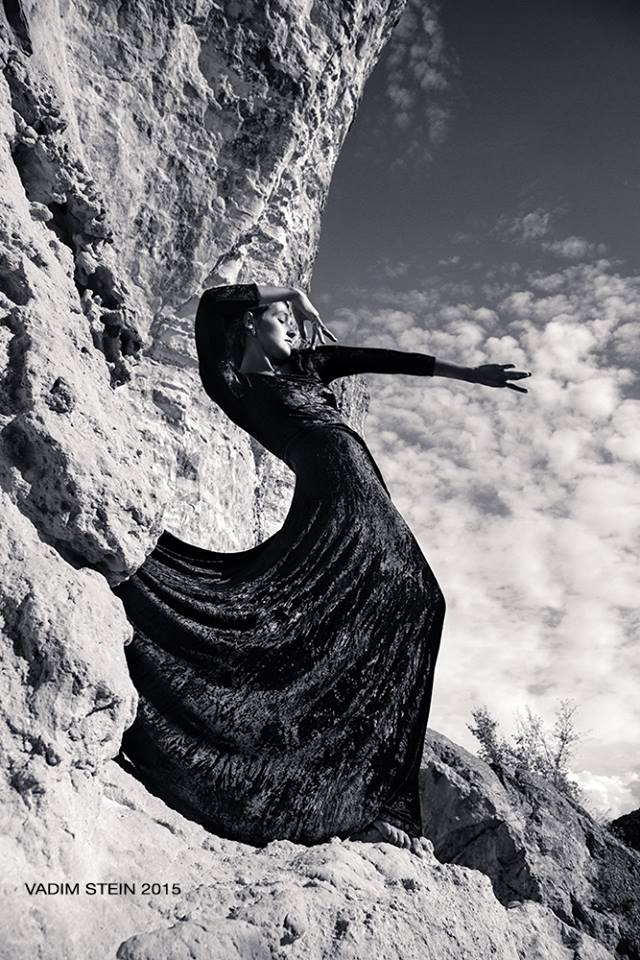 Dance in the rocks, photography by Vadim Stein