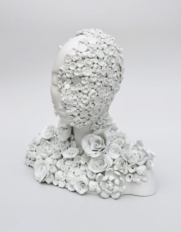 Between humans and nature, porcelain female forms by Juliette Clovis