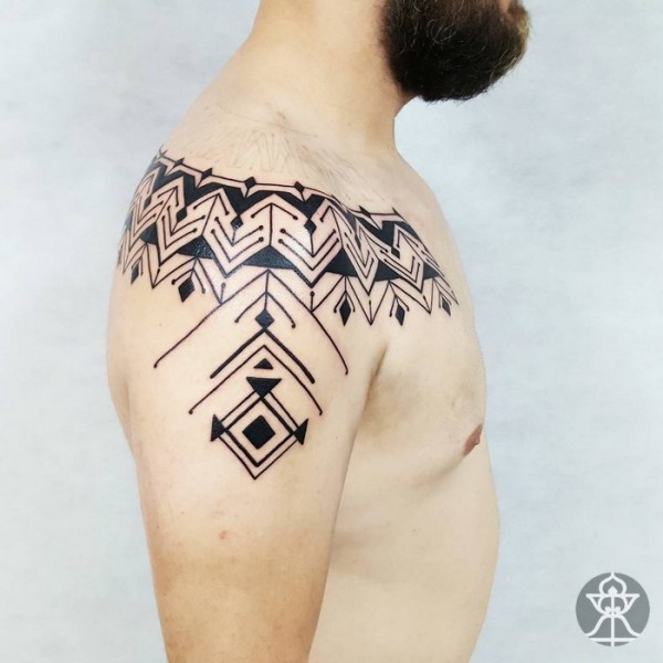 Brian Gomes, tattoos inspired by the geometric artwork of indigenous tribes