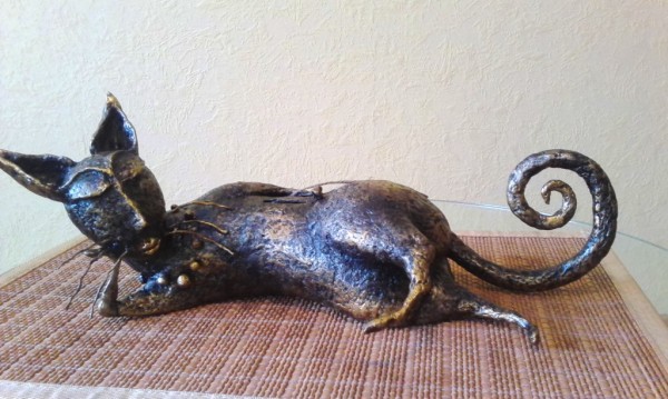 Cats, sculpture by Walerij Maximow
