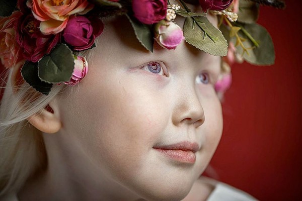 “Siberian Snow White” surprises modeling agencies with unique beauty