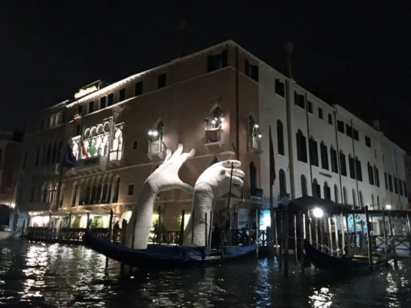 Lorenzo Quinn's Support sculpture braces Ca' Sagredo Hotel at the Venice Art Biennale 2017