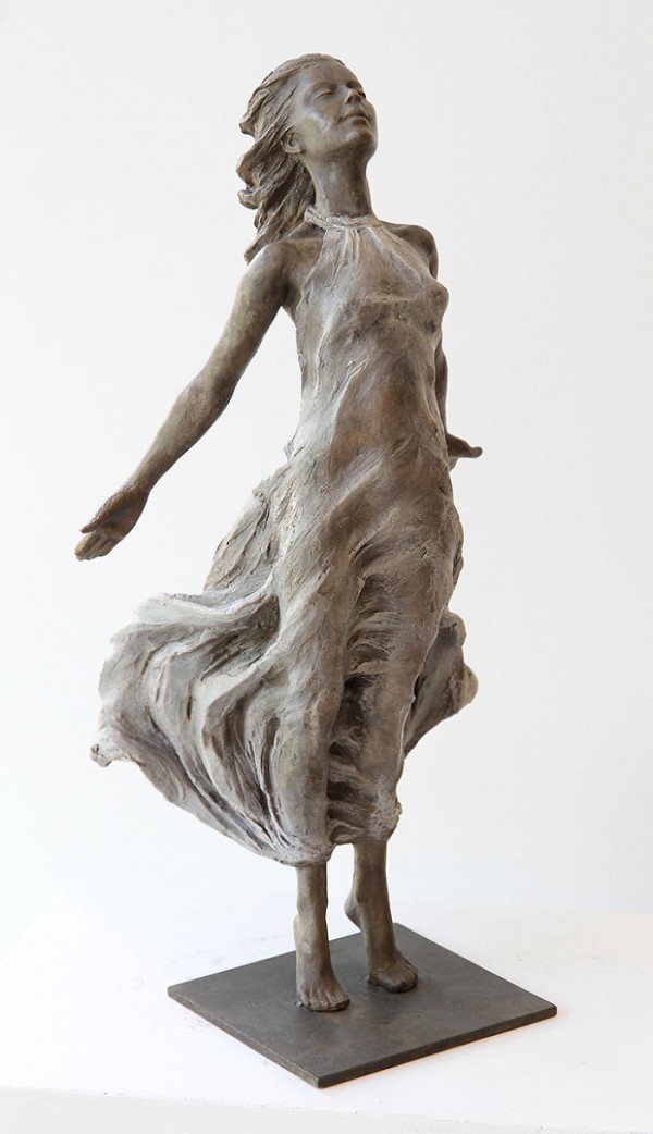 Beauty of female form, sculptures by Luo Li Rong
