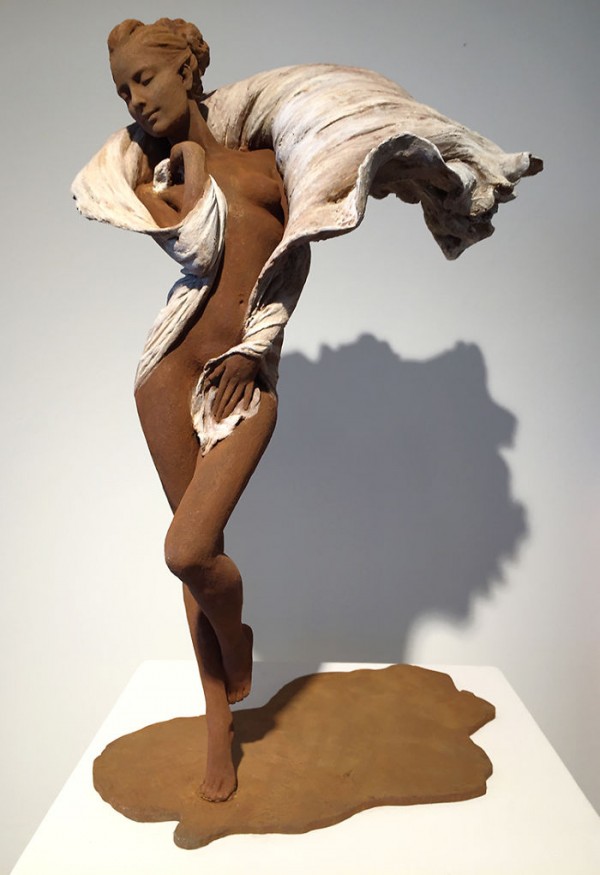 Beauty of female form, sculptures by Luo Li Rong