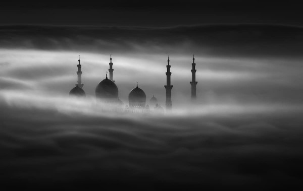 Khalid Al Hammadi, photos of Abu Dhabi's architecture immersed in fog