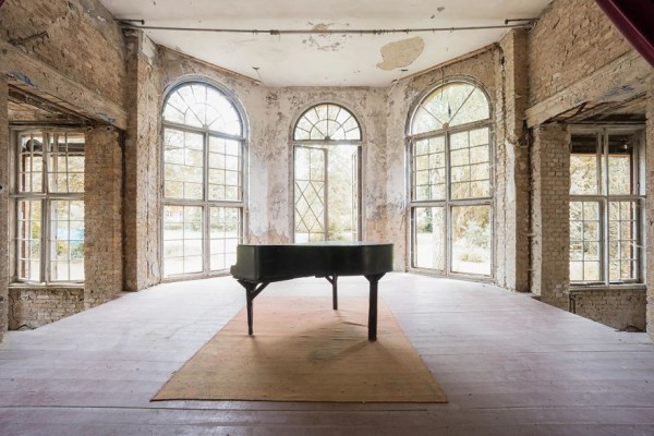 Requiem for pianos, photography by Romain Thiery