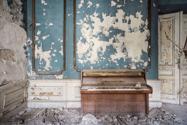 Requiem for pianos, photography by Romain Thiery