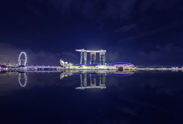 Singapore by night, photography by Zsolt Hlinka