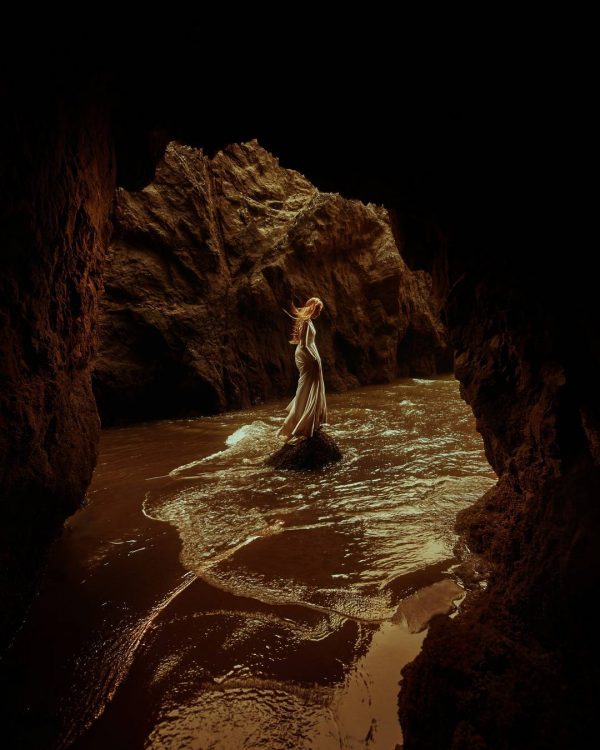 TJ Drysdale, Mesmerizing fairytale photos of women in natural landscapes