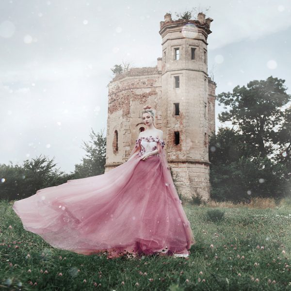 Castle girl, photography by Jovana Rikalo